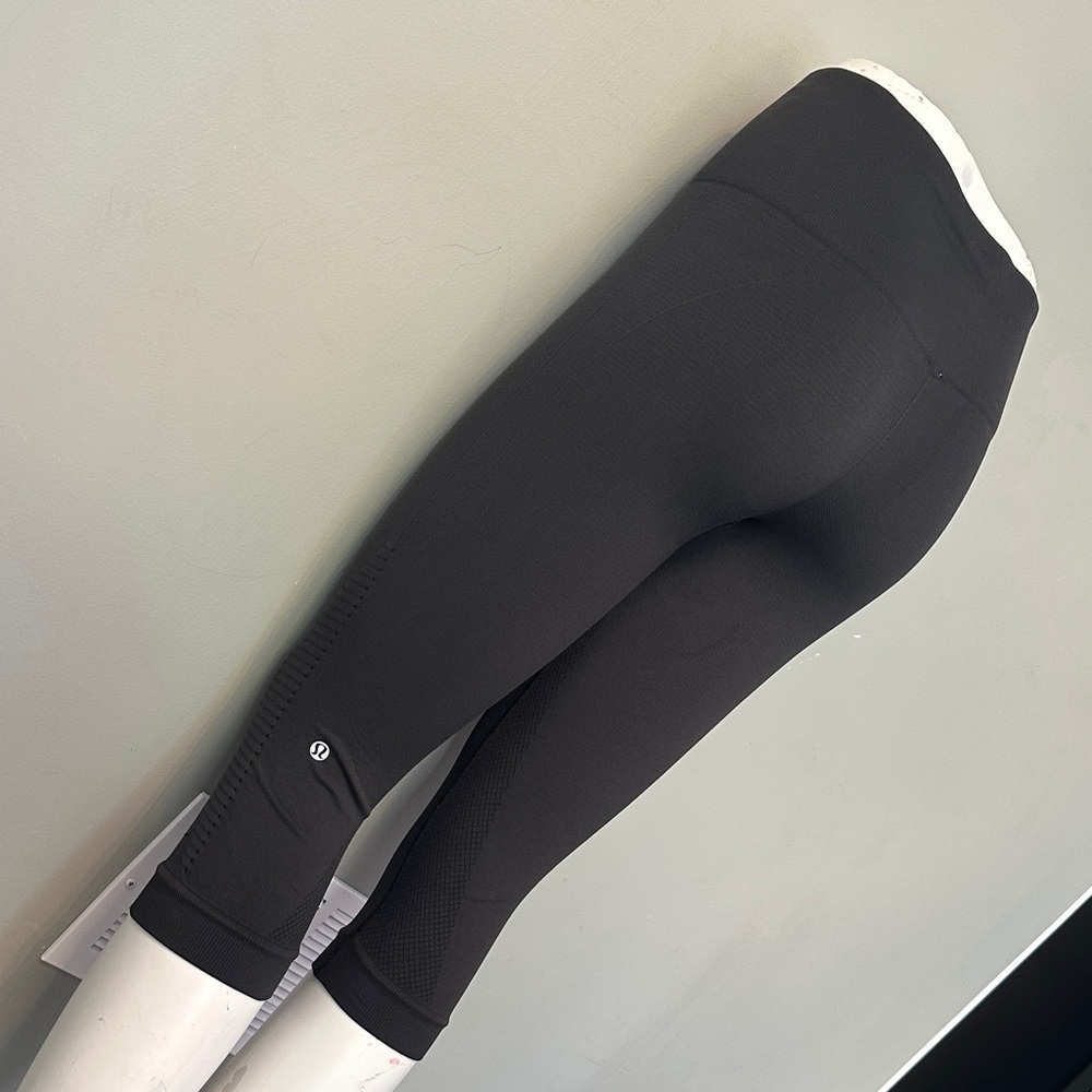 Lululemon size 6 capris